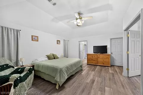 Bedroom - 37818 Springhill Rd, Howe, OK 74940 photo 2 of 8