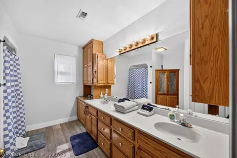 Bath - 37818 Springhill Rd, Howe, OK 74940 photo 1 of 2