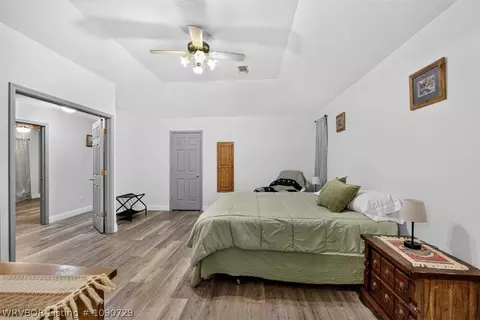 Bedroom - 37818 Springhill Rd, Howe, OK 74940 photo 3 of 8