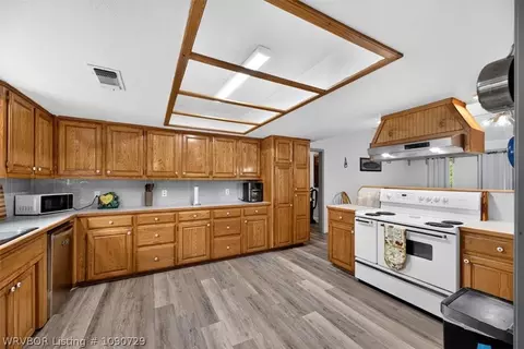Kitchen - 37818 Springhill Rd, Howe, OK 74940 photo 1 of 4