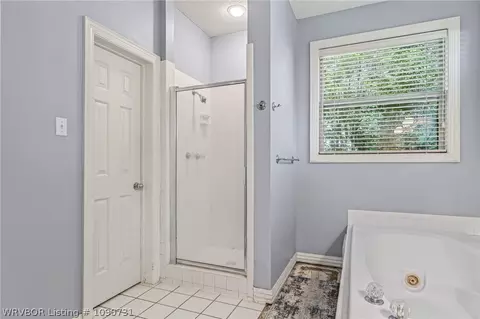 Bath - 10708 Saint Michael Ct, Fort Smith, AR 72908 photo 3 of 8