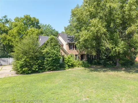 Exterior - 10708 Saint Michael Ct, Fort Smith, AR 72908 photo 10 of 12