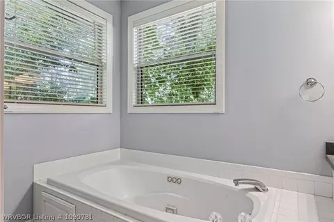 Bath - 10708 Saint Michael Ct, Fort Smith, AR 72908 photo 4 of 8
