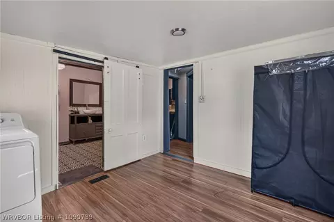 Entry Way - 1421 Hendrix St, Altus, AR 72821 photo 2 of 3