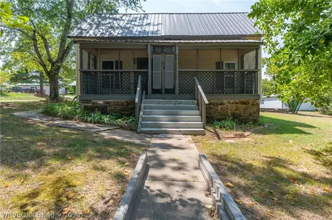 Exterior - 1421 Hendrix St, Altus, AR 72821 photo 2 of 7