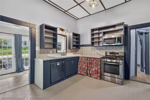 Kitchen - 1421 Hendrix St, Altus, AR 72821 photo 2 of 2