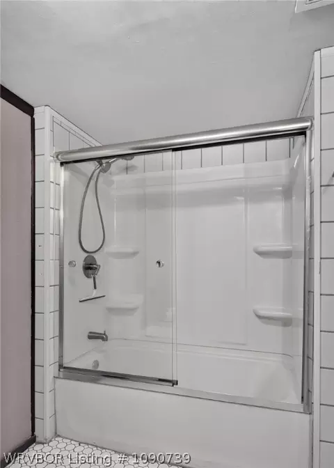 Bath - 1421 Hendrix St, Altus, AR 72821 photo 2 of 3