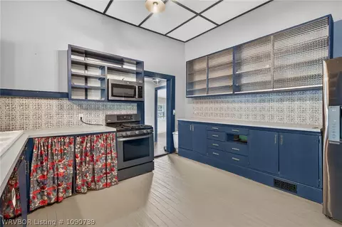 Kitchen - 1421 Hendrix St, Altus, AR 72821 photo 1 of 2