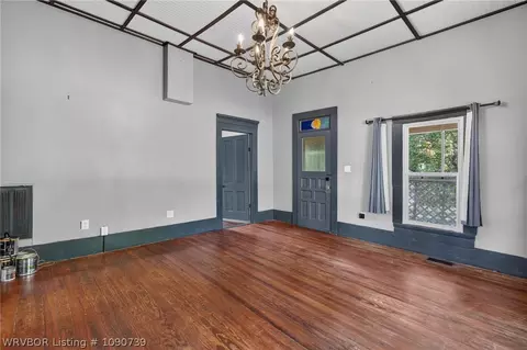 Living - 1421 Hendrix St, Altus, AR 72821 photo 2 of 3