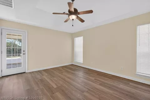 Living - 5908 Meadow Brook Dr, Fort Smith, AR 72916 photo 3 of 5