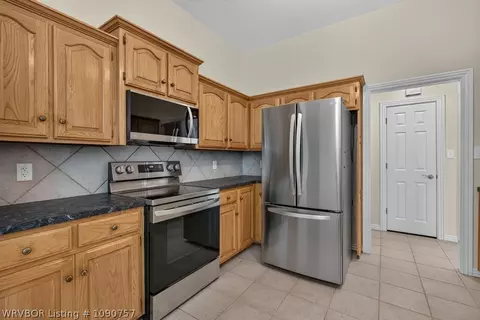 Kitchen - 5908 Meadow Brook Dr, Fort Smith, AR 72916 photo 3 of 3
