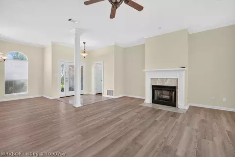 Living - 5908 Meadow Brook Dr, Fort Smith, AR 72916 photo 1 of 5