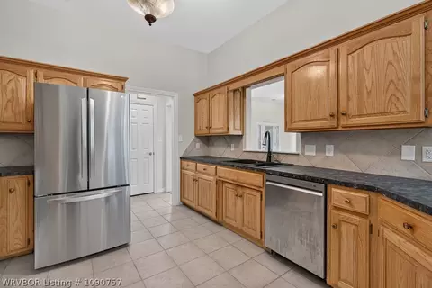 Kitchen - 5908 Meadow Brook Dr, Fort Smith, AR 72916 photo 1 of 3
