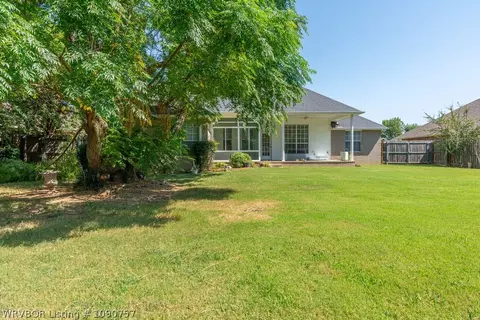 Exterior - 5908 Meadow Brook Dr, Fort Smith, AR 72916 photo 6 of 8