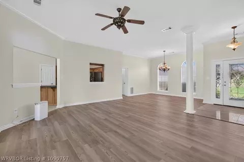 Living - 5908 Meadow Brook Dr, Fort Smith, AR 72916 photo 2 of 5