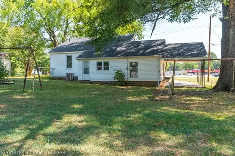 Exterior - 1019 E Main St, Paris, AR 72855 photo 6 of 7