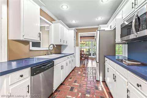 Kitchen - 2636 Enid Pl, Fort Smith, AR 72901 photo 2 of 4