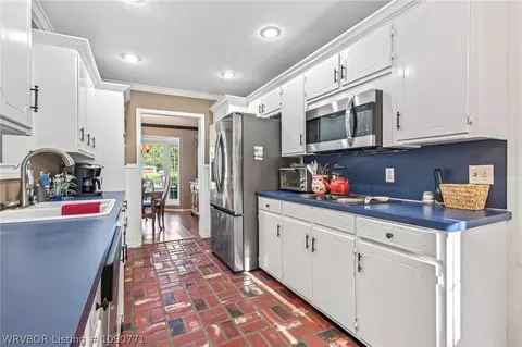 Kitchen - 2636 Enid Pl, Fort Smith, AR 72901 photo 4 of 4