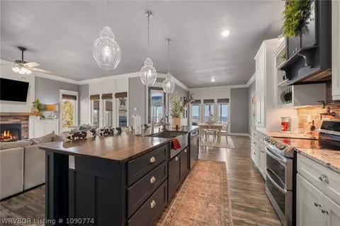 Kitchen - 639 Nc 1625, Compton, AR 72624 photo 5 of 5