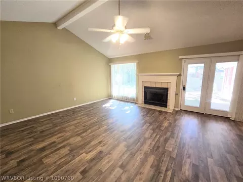 Living - 9800 Bridgeford Rd, Fort Smith, AR 72908 photo 2 of 4