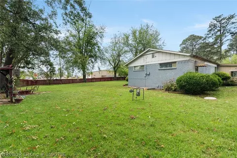 Exterior - 839 14th St, Barling, AR 72923 photo 7 of 9