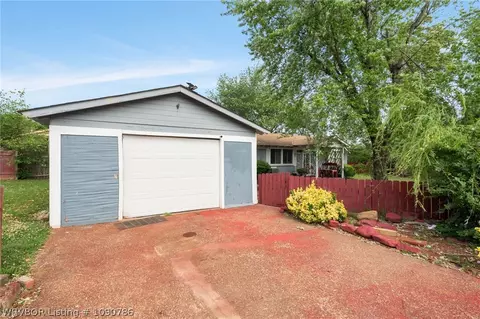 Exterior - 839 14th St, Barling, AR 72923 photo 3 of 9