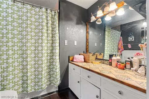 Bath - 839 14th St, Barling, AR 72923 photo 3 of 4