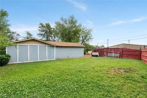 Exterior - 839 14th St, Barling, AR 72923 photo 5 of 9