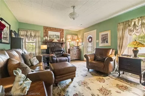 Living - 4419 Kinkead Ave, Fort Smith, AR 72903 photo 2 of 3