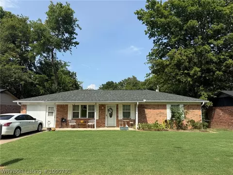 Exterior - 22 E Interstate Cir, Sallisaw, OK 74955 photo 2 of 6