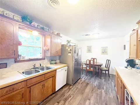 Kitchen - 22 E Interstate Cir, Sallisaw, OK 74955 photo 2 of 4