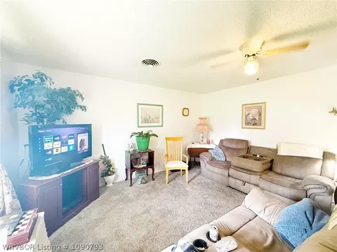 Living - 22 E Interstate Cir, Sallisaw, OK 74955 photo 3 of 4