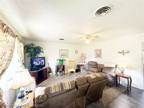 Living - 22 E Interstate Cir, Sallisaw, OK 74955 photo 1 of 4