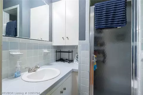 Bath - 1609 Burnham Rd, Fort Smith, AR 72903 photo 1 of 3