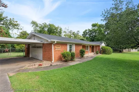 Exterior - 1609 Burnham Rd, Fort Smith, AR 72903 photo 3 of 8