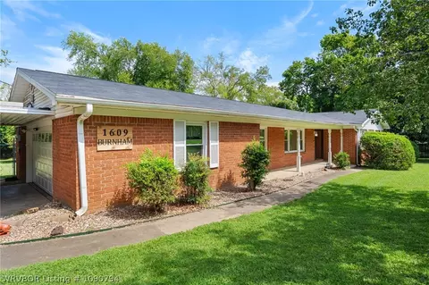 Exterior - 1609 Burnham Rd, Fort Smith, AR 72903 photo 4 of 8