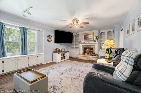 Living - 1609 Burnham Rd, Fort Smith, AR 72903 photo 2 of 2