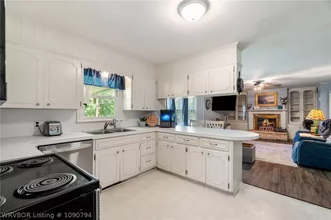 Kitchen - 1609 Burnham Rd, Fort Smith, AR 72903 photo 1 of 4