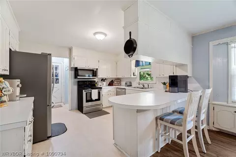 Kitchen - 1609 Burnham Rd, Fort Smith, AR 72903 photo 4 of 4