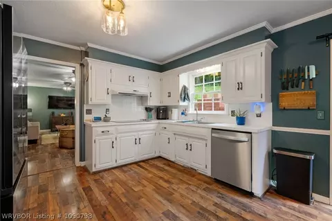 Kitchen - 2400 Houston St, Fort Smith, AR 72901 photo 3 of 4