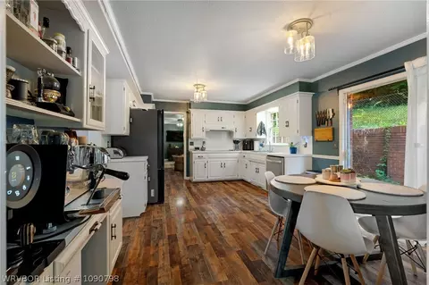 Kitchen - 2400 Houston St, Fort Smith, AR 72901 photo 4 of 4