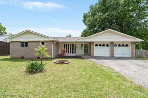 420 Eliff St, Siloam Springs, AR 72761