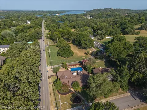 View/Area - 901 S 68th Ln, Fort Smith, AR 72903 photo 4 of 6