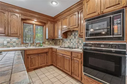 Kitchen - 901 S 68th Ln, Fort Smith, AR 72903 photo 5 of 6