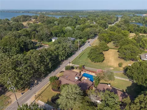 View/Area - 901 S 68th Ln, Fort Smith, AR 72903 photo 3 of 6