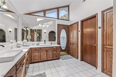 Bath - 901 S 68th Ln, Fort Smith, AR 72903 photo 2 of 6