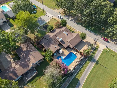 View/Area - 901 S 68th Ln, Fort Smith, AR 72903 photo 2 of 6