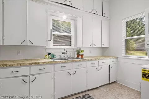 Kitchen - 1700 W St, Fort Smith, AR 72901 photo 2 of 3