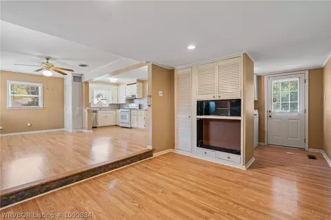 Living - 1601 Brazil Ave, Fort Smith, AR 72908 photo 6 of 7