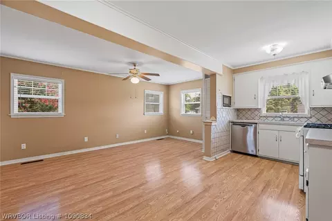 Living - 1601 Brazil Ave, Fort Smith, AR 72908 photo 2 of 7